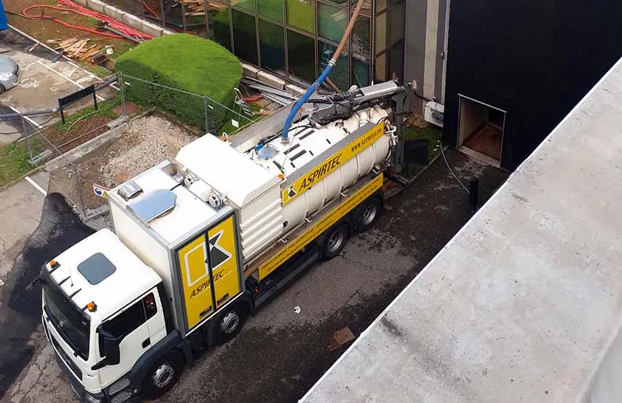 Aspirtec chauffeur opérateur toitures copie scaled